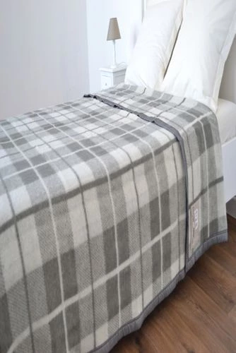 Budget ๐ Poyet Motte Rivoli Virgin Wool Blanket Blue ๐ - Image 4