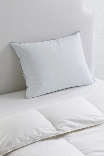 Deals 🤩 Down Alternative Bed Pillow White 🎁